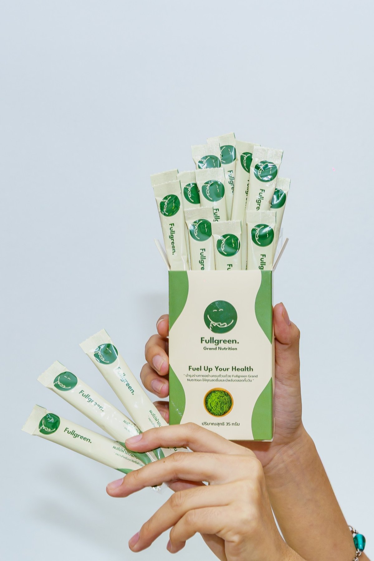 Fullgreen dried Wolffia — open box with sachets